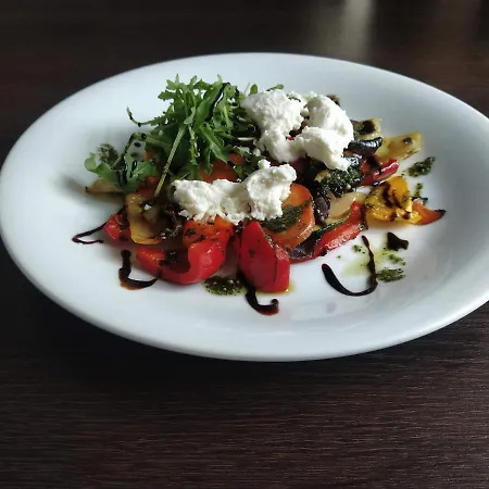 Ave Restaurant Pensjonat 3*