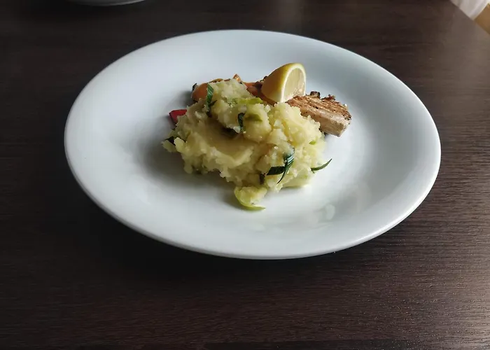 ゲストハウス Ave Restaurant Jiřetín pod Jedlovou
